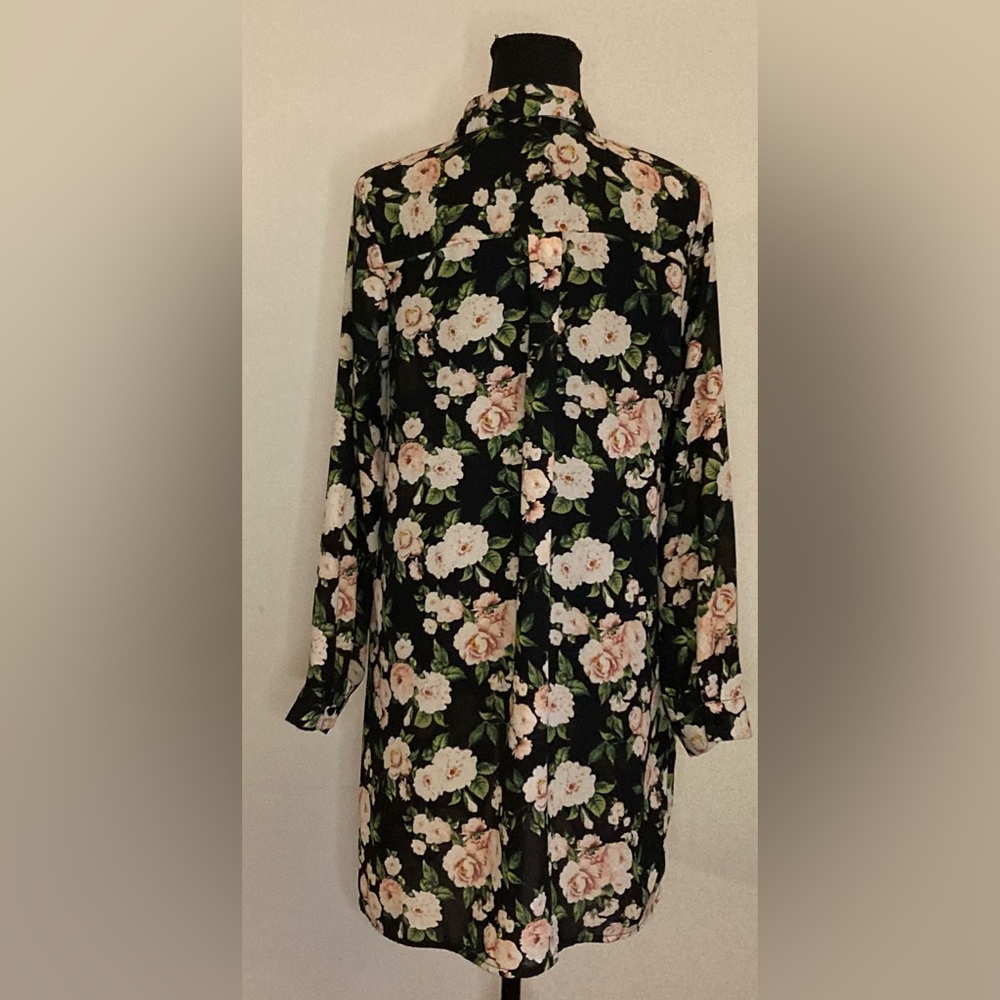 2/$15 Forever21-‎ Long sleeve black button down floral blouse size Medium - Picture 4 of 6